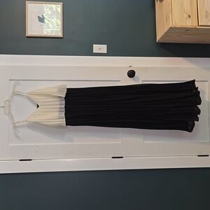 ASOS - Maternity crop top maxi dress in pleated colourblock